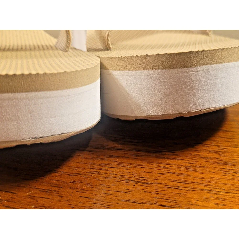 TEVA WOMEN FLATFORM UNIVERSAL LARK WHITE STRAPPY SANDALS US 9 Platform 1008844